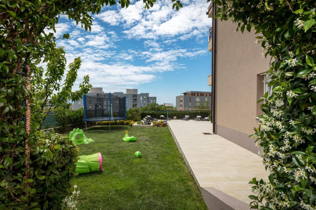 Апартаменти Sunny Garden Adria Спліт Екстер'єр фото